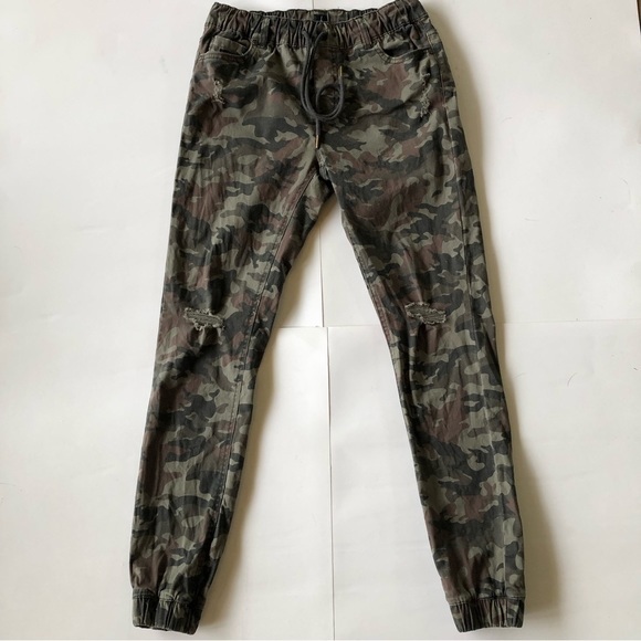 Men's Camouflage Jogger Pants - Picture 3 of 13